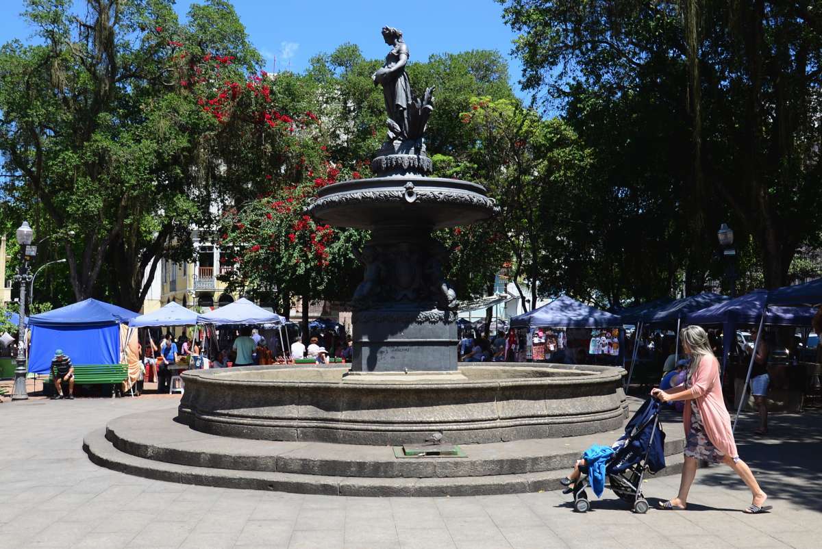 Praça São Salvador, em Laranjeiras - Sandro Vox / Agência O Dia