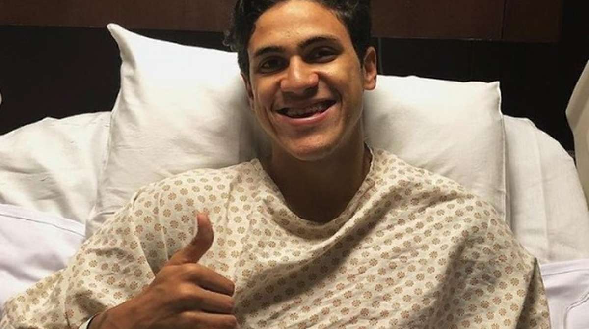 Pedro mandou um 'al&ocirc;' pra galera pelo Instagram. Ontem, o atacante tirou os pontos do joelho direito