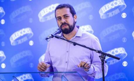 Guilherme Boulos divulga vídeo criticando Bolsonaro pela alta dos combustíveis