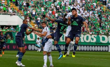 Com gol no fim, Chapecoense vence Atlético-MG e recoloca Vasco na zona de rebaixamento