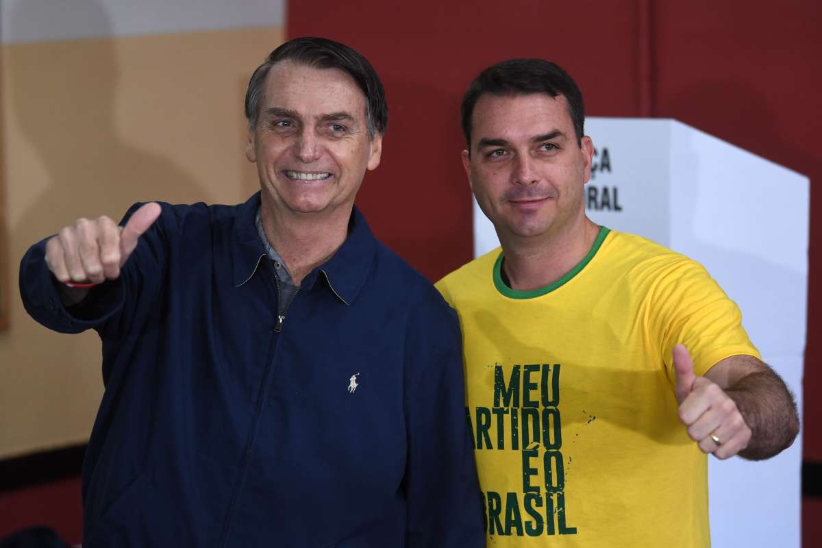 Bolsonaro vota na Escola Estadual Rosa da Fonseca, na Vila Militar, em Deodoro 