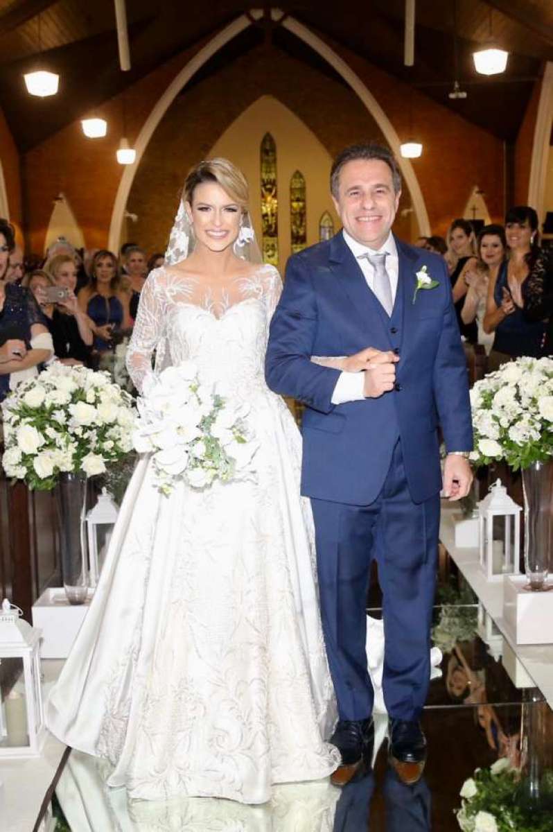 Os noivos Rebeca Milano e Fernando Pel&eacute;gio 