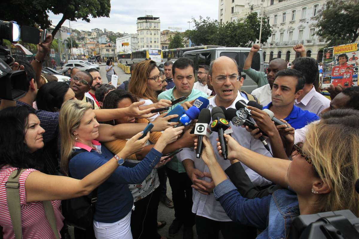 Wilson Witzel , candidato ao goveno do Rio chega para corpo a corpo na Central Do Brasi.       Estefan Radovicz / Ag&ecirc;ncia                                  CIDADE,RIO,ELEI&Ccedil;OES,2018
      Byline