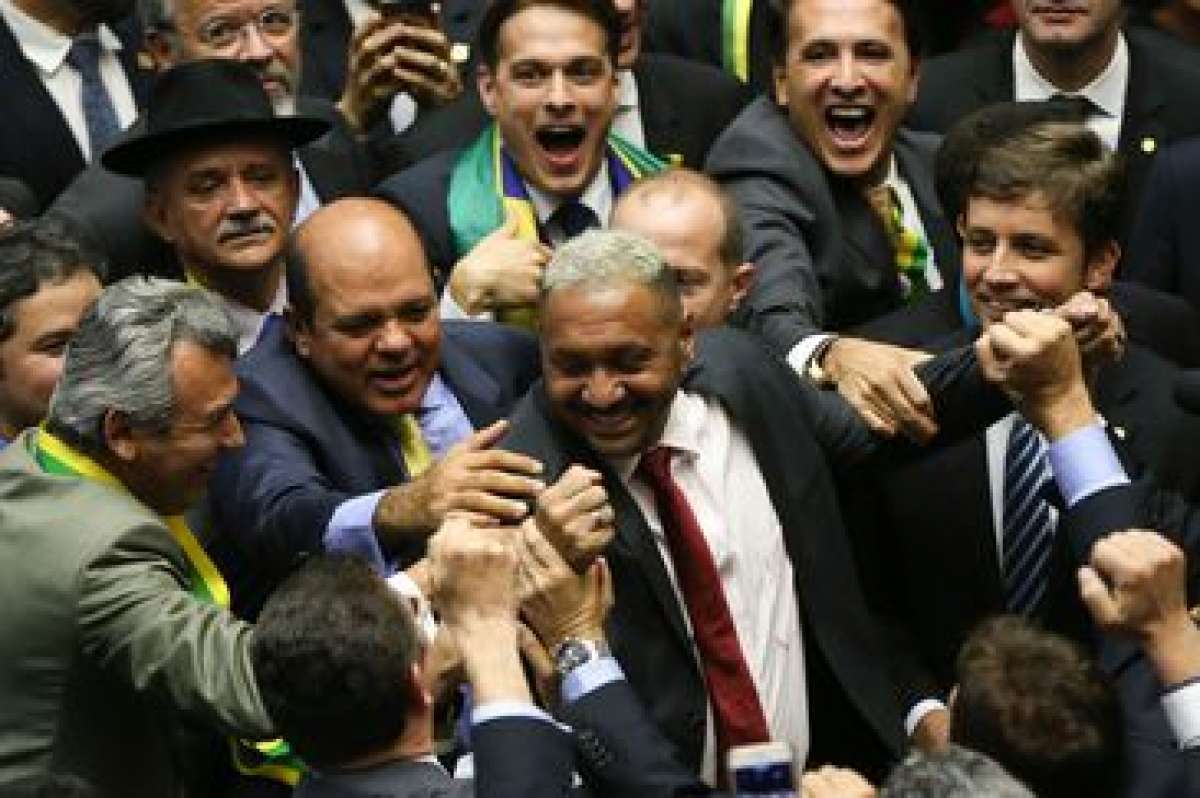Deputado Tiririca vota pela autorização do processo de impeachment da presidente Dilma Rousseff, no plenário da Câmara dos Deputados ( Marcelo Camargo/ Agência Brasil)