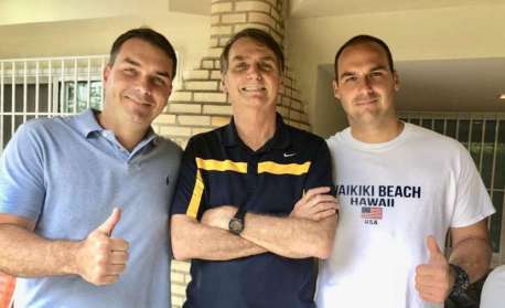 Políticos e internautas resgatam publicações em que filhos de Bolsonaro elogiam Prevent Senior