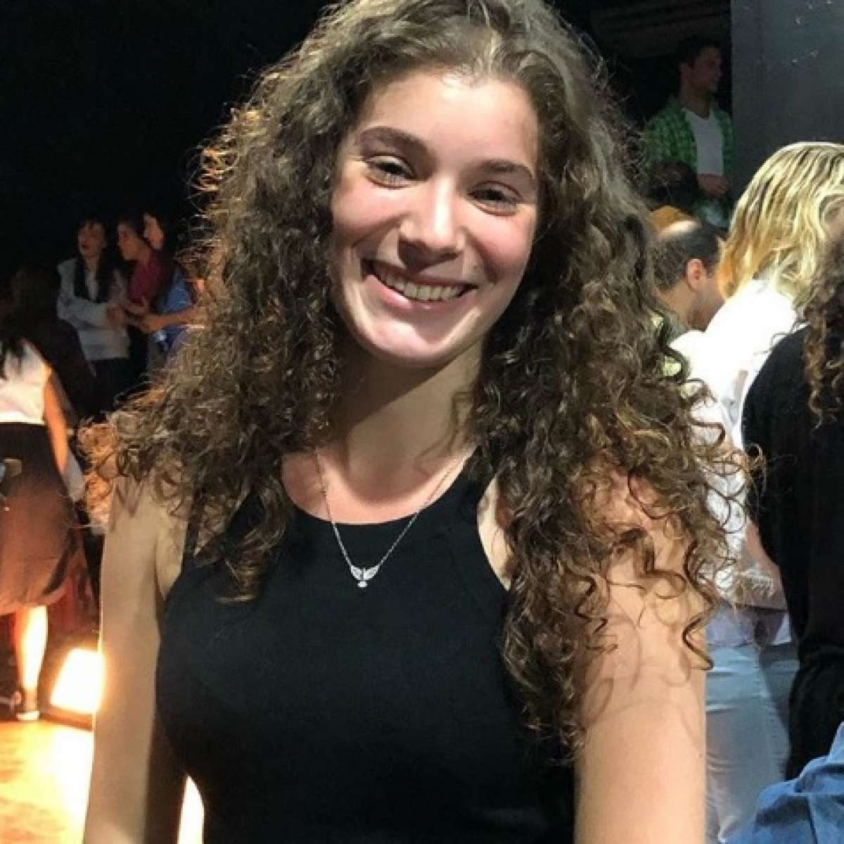 Giulia Cabral estréia na peça 'Esta Criança'