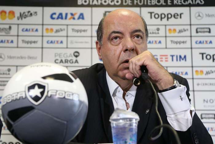 Presidente do Botafogo, Nelson Mufarrej vem tentando contornar graves problemas financeiros