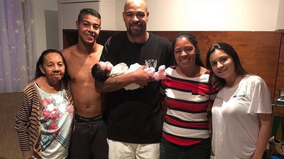 Adriano Imperador conheceu sua sobrinha, filha de Thiago 'Imperadorzinho' - Reprodução