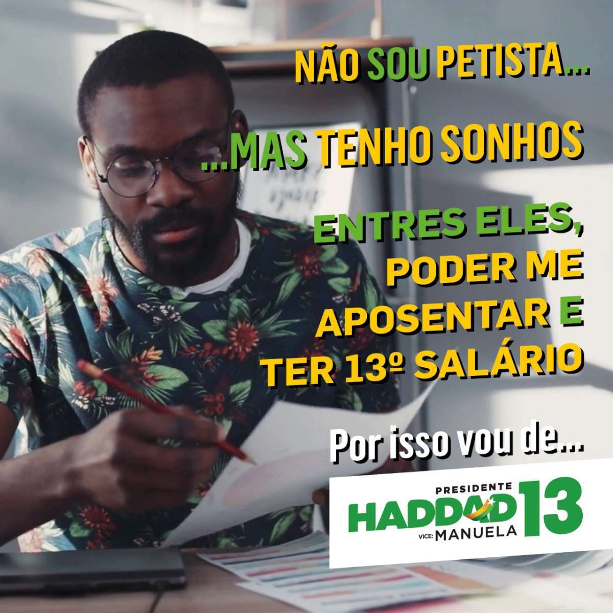 Campanha de Haddad diminui o vermelho e tira nome de Lula para atrair eleitores que rejeitam Bolsonaro