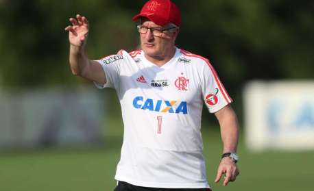 Com boa aceitação interna, Dorival Júnior ganha força para assumir o Flamengo