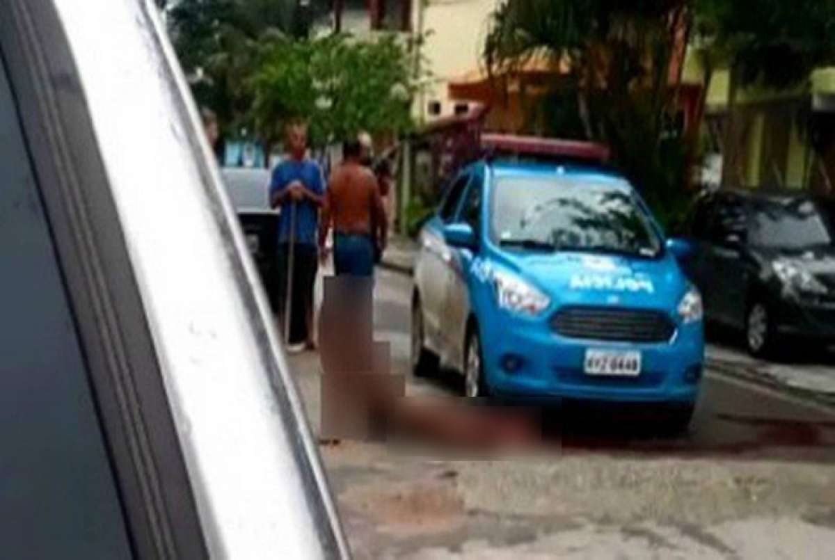 Homem nu é preso após esfaquear duas pessoas em Belford Roxo - Divulgação 