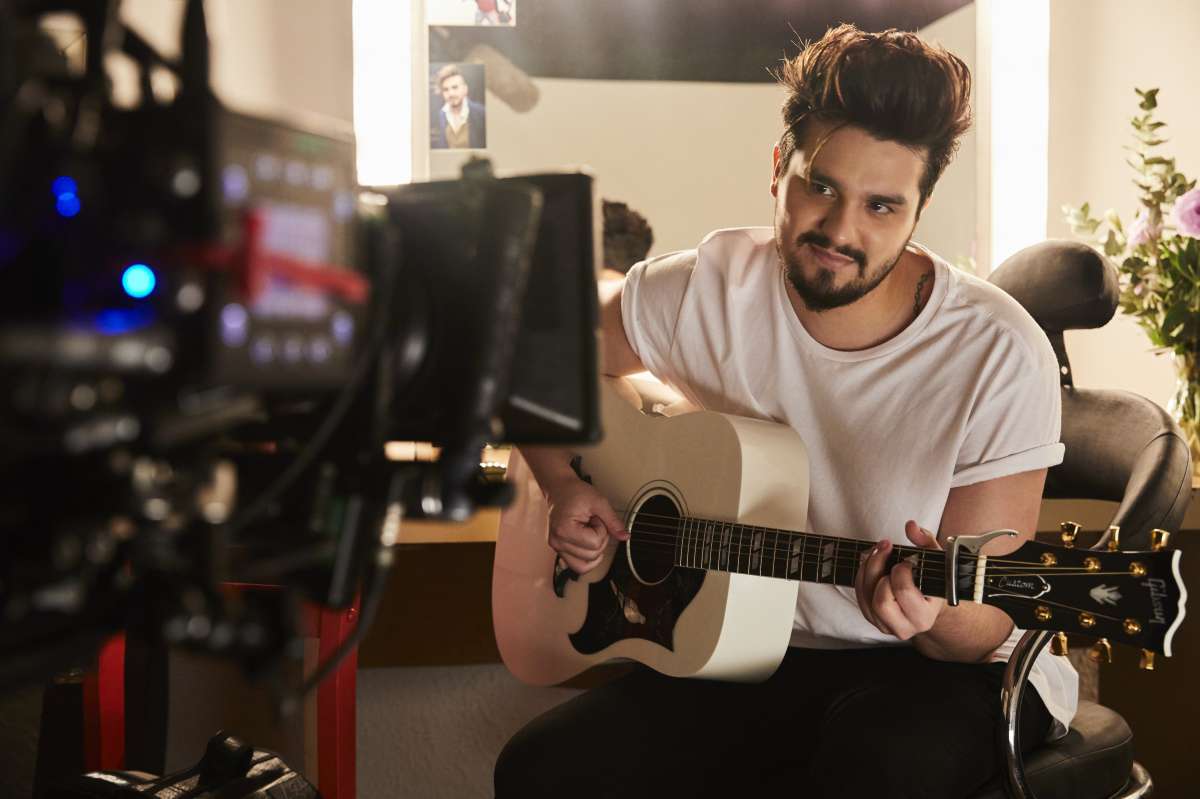 Luan Santana estrela campanha de aniversário dos Supermercados Guanabara - Divulgação/Juliana Coutinho