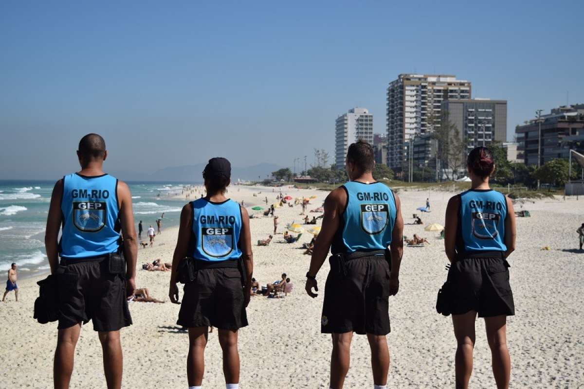 Cerca de 900 guardas dever&atilde;o passar pelo curso para auxiliar motoristas e pedestres - Divulga&ccedil;&atilde;o 