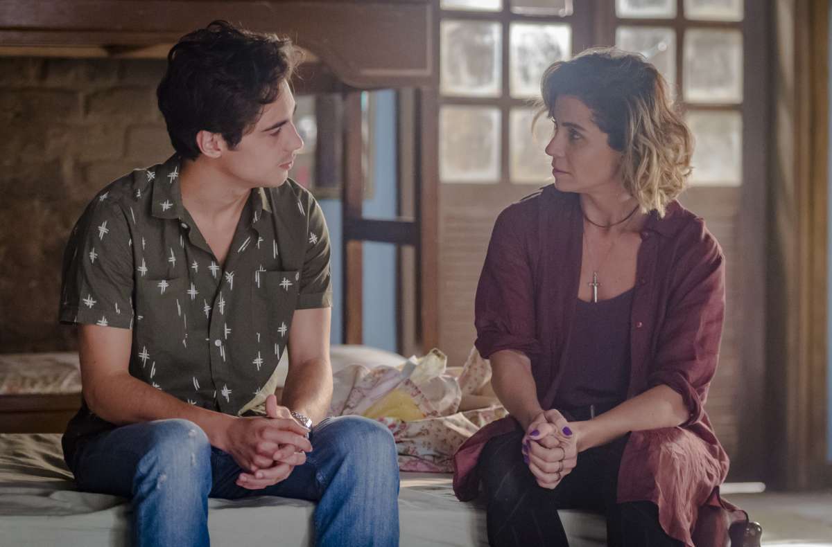 Valentim (Danilo Mesquita) e Luzia (Giovanna Antonelli) - Paulo Belote/TV Globo