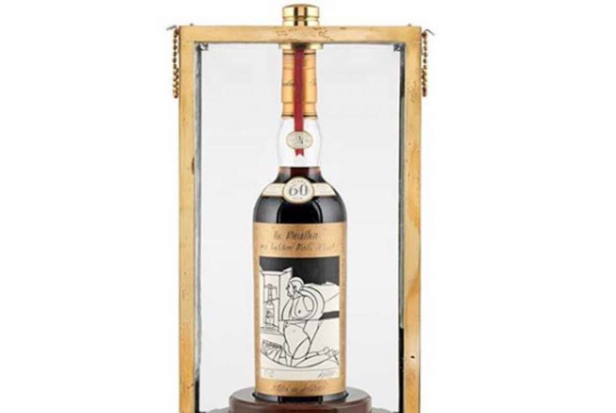 Envelhecido em barris de carvalho durante 60 anos, o whisky foi engarrafado em 1986 pela casa escocesa The Macallan - Divulgação 