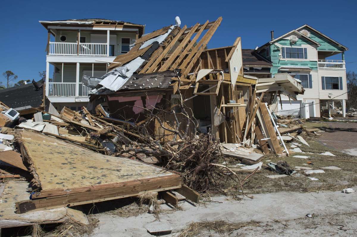 Utility workers repair power lines in the aftermath of Hurricane Michael in Panama City, Florida on October 12, 2018. - Rescue teams using sniffer dogs carried out a grim search for victims of Hurricane Michael on Friday amid fears that the death toll from the monster storm, which currently stands at 11, could rise. (Photo by Brendan Smialowski / AFP)
      Caption