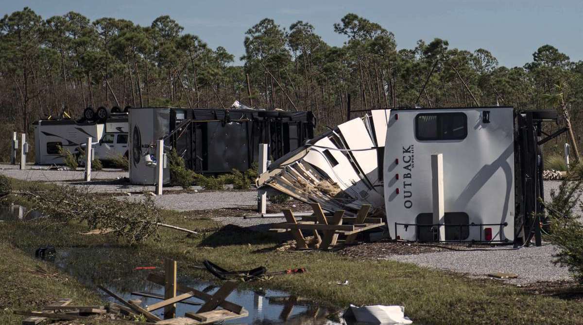 Utility workers repair power lines in the aftermath of Hurricane Michael in Panama City, Florida on October 12, 2018. - Rescue teams using sniffer dogs carried out a grim search for victims of Hurricane Michael on Friday amid fears that the death toll from the monster storm, which currently stands at 11, could rise. (Photo by Brendan Smialowski / AFP)
      Caption
