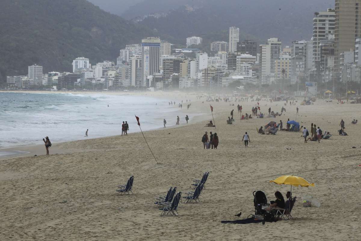 Lazer no domingo. Na foto, Tempo nublado e clima abafado no Aterro do Flamengo.     