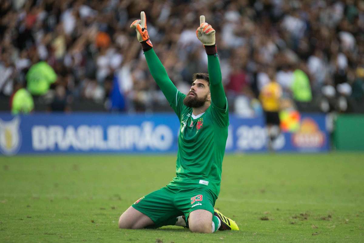 RIO DE JANEIRO, RJ - 14.10.2018 - VASCO-CRUZEIRO - Fernando Miguel, do Vasco, durante partida valida pela vigesima nona rodada do Campeonato Brasileiro, realizada no estadio de Sao Januario, na cidade do Rio de Janeiro, na tarde deste domingo(14). (Foto: Marcelo Goncalves/Photo Premium/Agencia O Dia)
      Local - Marcelo Goncalves/Parceiro/Agencia O Dia