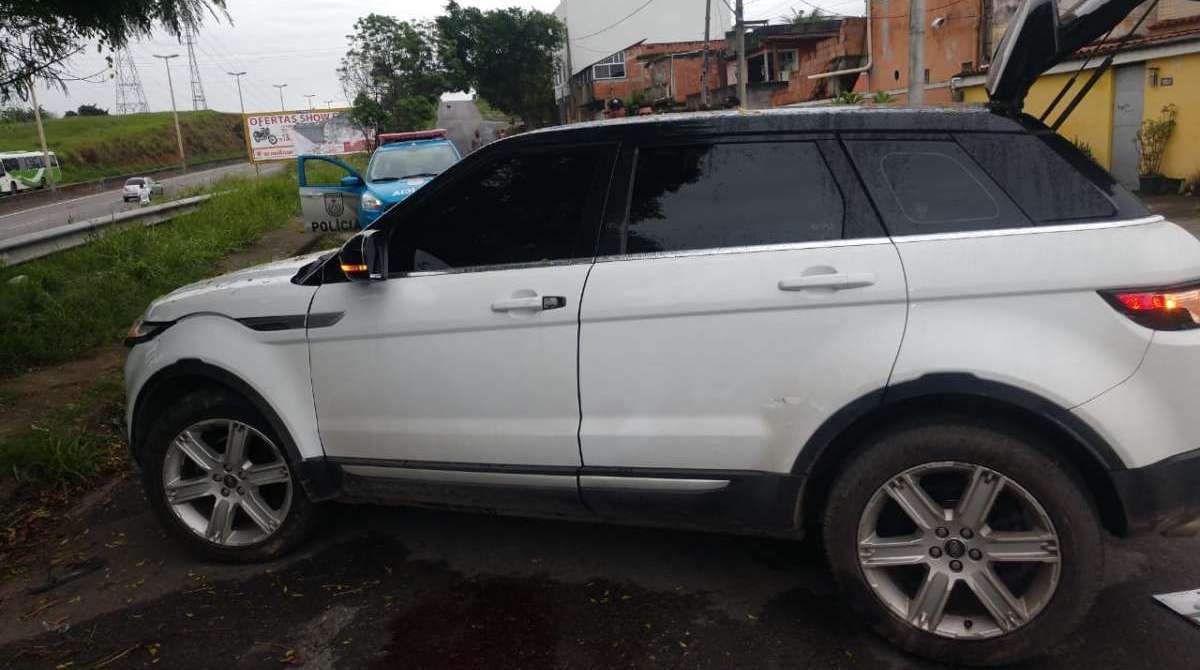 Agente da PRF é morto com tiro na cabeça dentro de seu carro