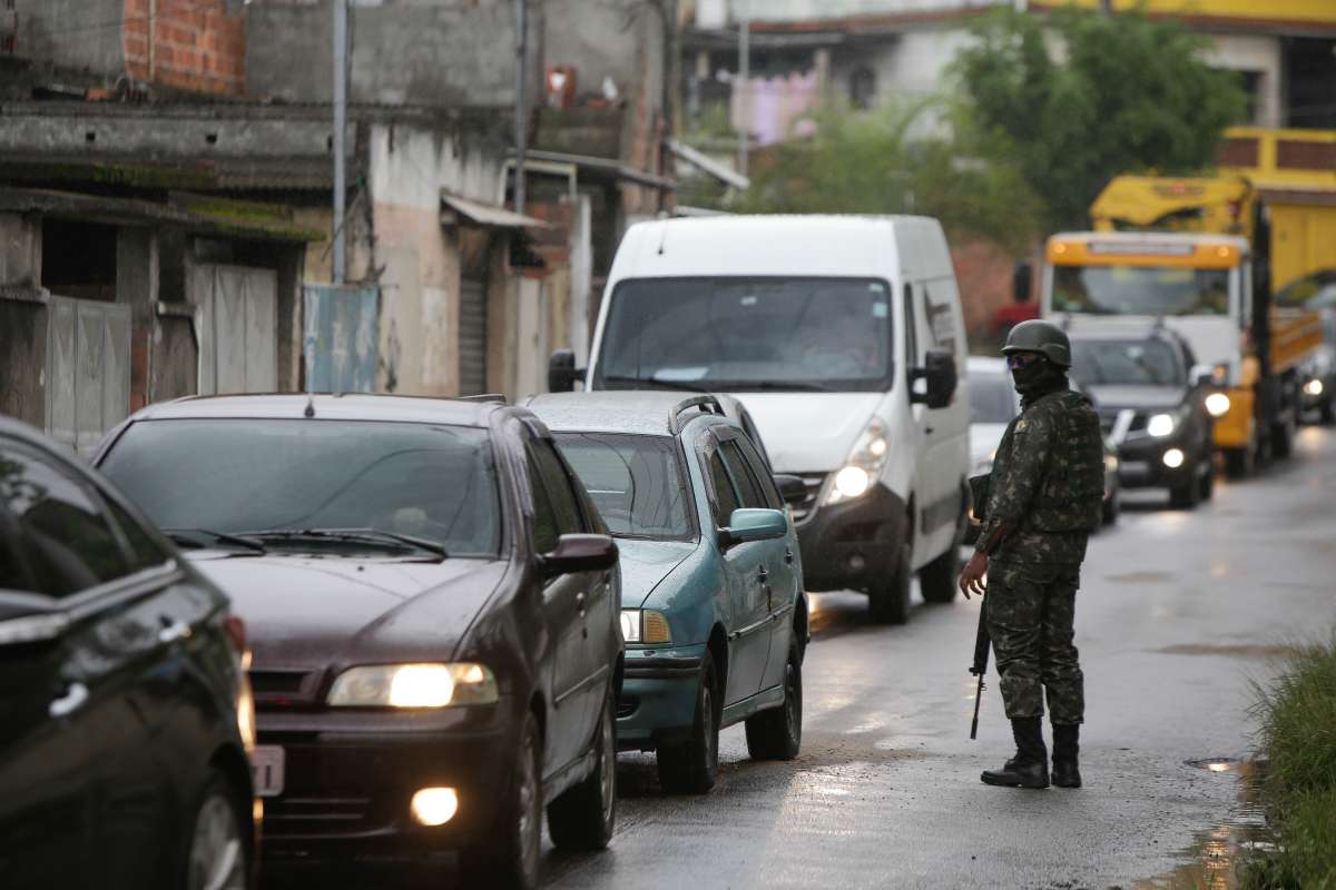 For&ccedil;as de Seguran&ccedil;a realizam opera&ccedil;&atilde;o no Complexo do Salgueiro, em S&atilde;o Gon&ccedil;alo  - Luciano Belford / Ag&ecirc;ncia O DIa