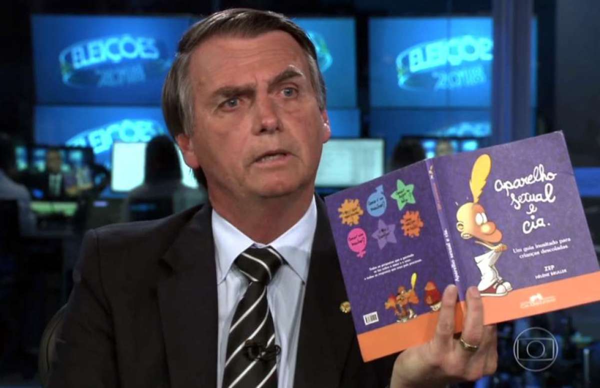 Ele levou o material durante entrevista na bancada do Jornal Nacional