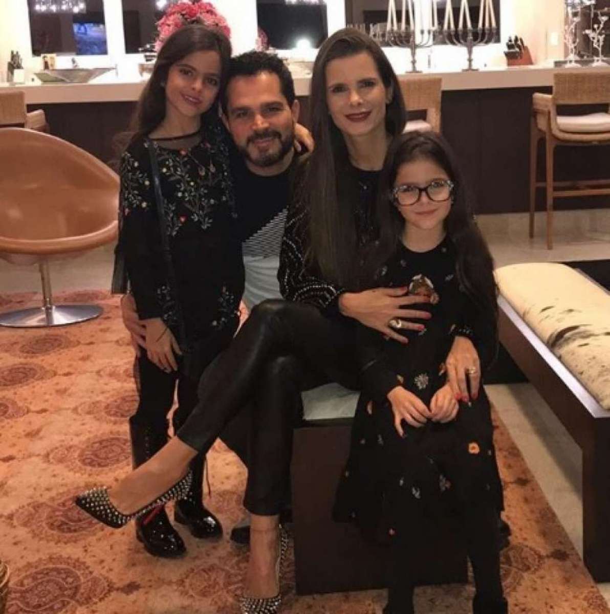 As gêmeas Helena e Isabella de 8 anos