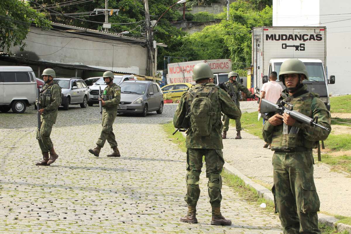 Ocupa&ccedil;&atilde;o de tropas federais no Complexo do S&atilde;o Carlos - Estefan Radovicz / Ag&ecirc;ncia O D