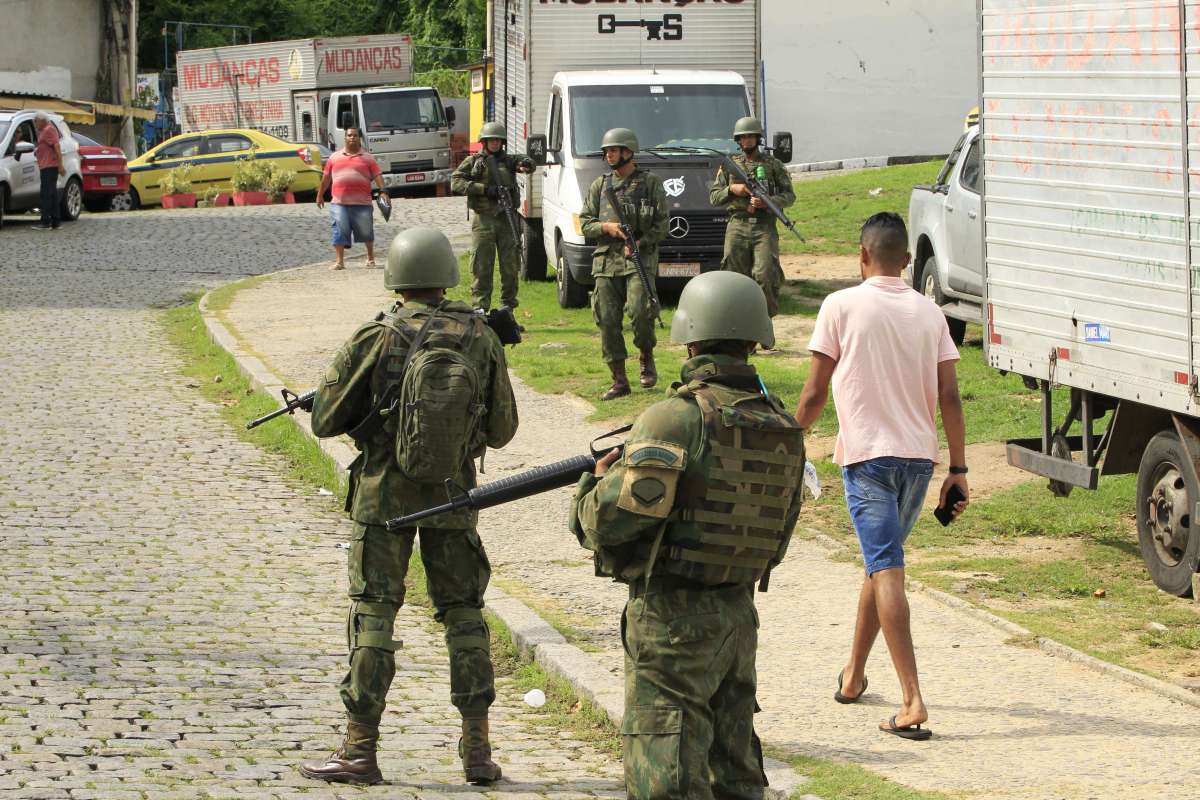 Ocupa&ccedil;&atilde;o de tropas federais no Compl&eacute;xo do S&atilde;o Carlos.      Estefan Radovicz / Ag&ecirc;ncia O Dia           CIDADE,RIO,POL&Iacute;CIA,TROPAS,FEDERAIS
      Byline