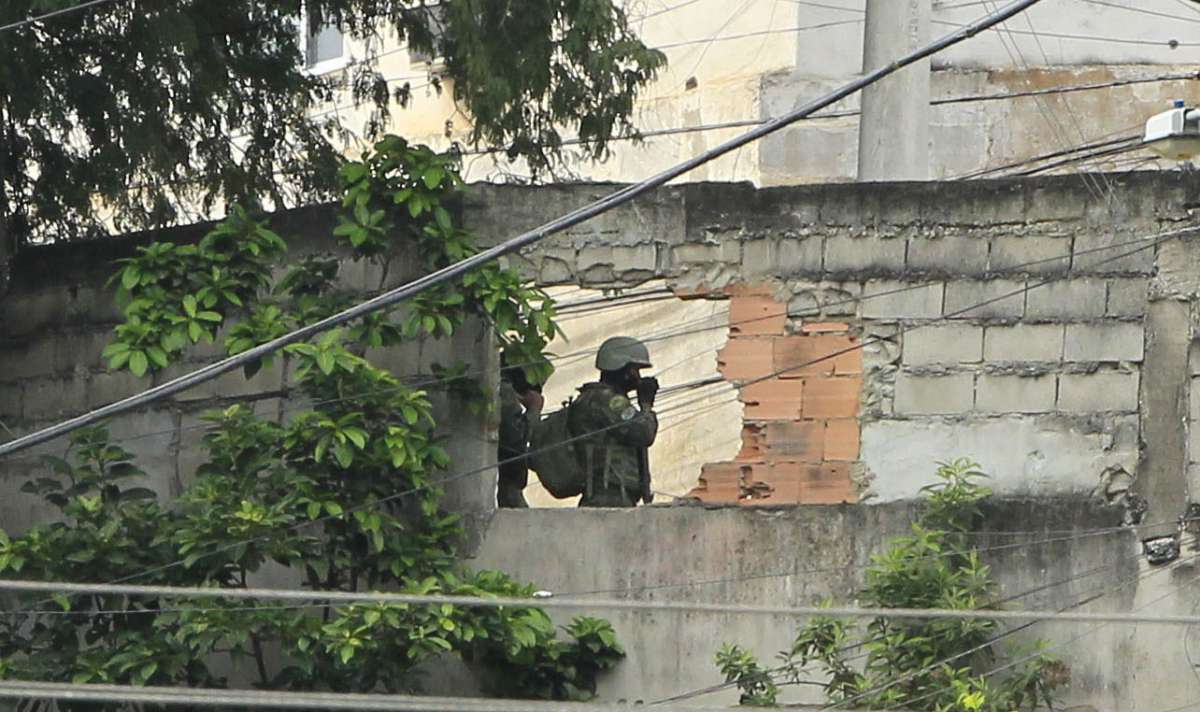 Ocupa&ccedil;&atilde;o de tropas federais no Compl&eacute;xo do S&atilde;o Carlos.      Estefan Radovicz / Ag&ecirc;ncia O Dia           CIDADE,RIO,POL&Iacute;CIA,TROPAS,FEDERAIS
      Byline