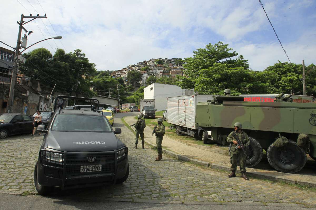 Ocupa&ccedil;&atilde;o de tropas federais no Compl&eacute;xo do S&atilde;o Carlos.      Estefan Radovicz / Ag&ecirc;ncia O Dia           CIDADE,RIO,POL&Iacute;CIA,TROPAS,FEDERAIS
      Byline