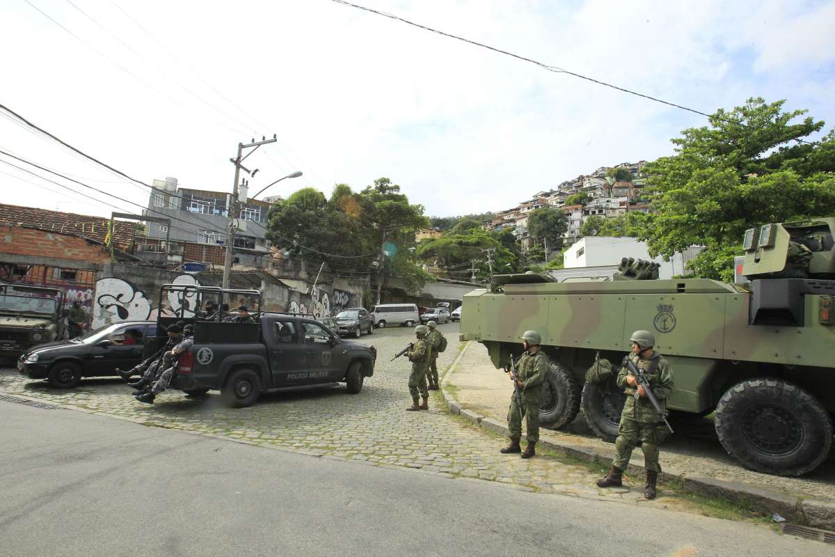 Ocupa&ccedil;&atilde;o de tropas federais no Compl&eacute;xo do S&atilde;o Carlos.      Estefan Radovicz / Ag&ecirc;ncia O Dia           CIDADE,RIO,POL&Iacute;CIA,TROPAS,FEDERAIS
      Byline