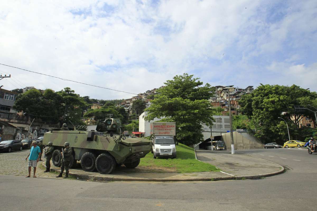 Ocupa&ccedil;&atilde;o de tropas federais no Compl&eacute;xo do S&atilde;o Carlos.      Estefan Radovicz / Ag&ecirc;ncia O Dia           CIDADE,RIO,POL&Iacute;CIA,TROPAS,FEDERAIS
      Byline