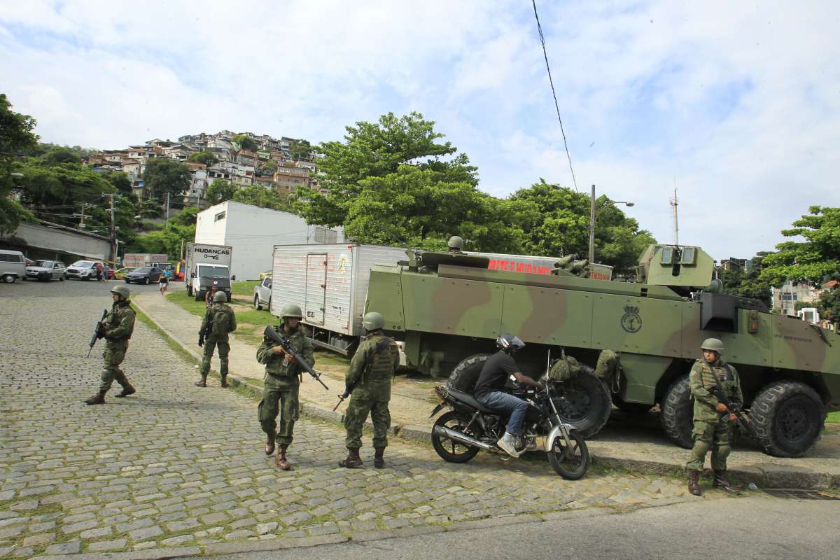 Ocupa&ccedil;&atilde;o de tropas federais no Complexo do S&atilde;o Carlos - Estefan Radovicz / Ag&ecirc;ncia O D