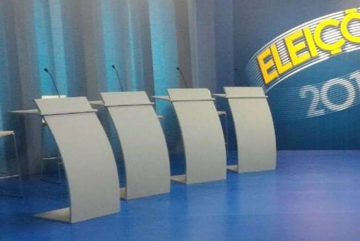 Pelo Twitter, Fernando Haddad (PT) mandou uma imagem de púlpitos vazios a Bolsonaro o desafiando a enfrentá-lo nos debates