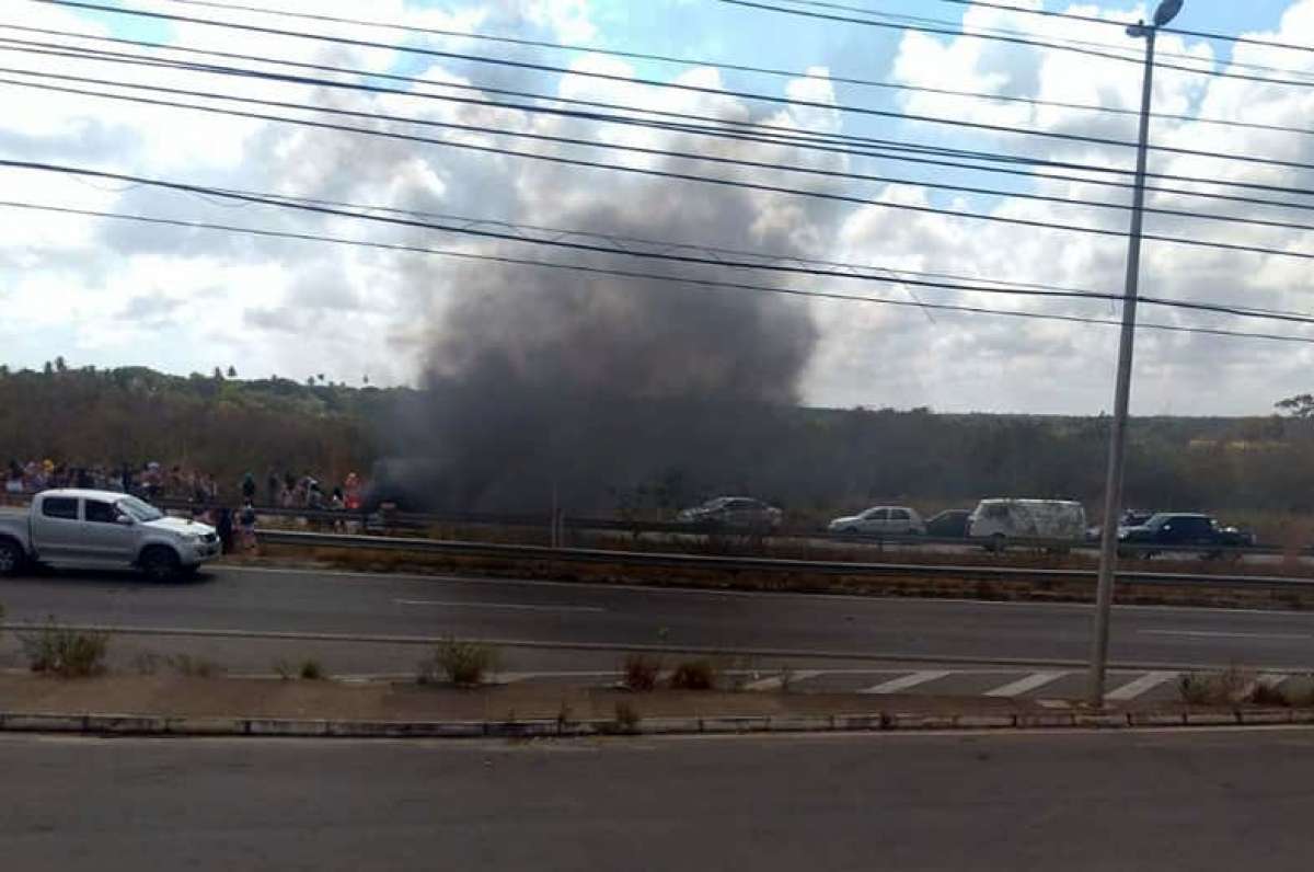Protesto aconteceu na BR-116, na altura de Itaitinga
