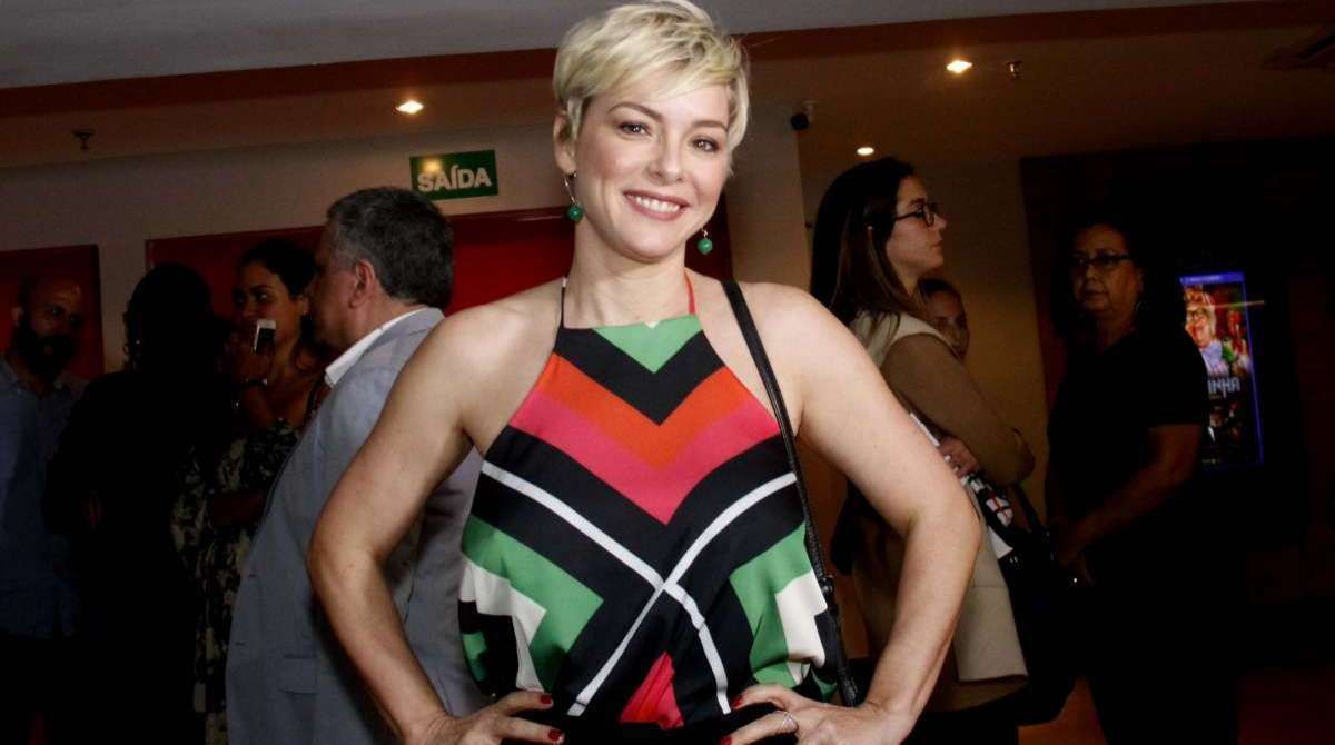 2018-10-17 - AGÊNCIA DE NOTîCIA - PARCEIRO - Eduardo Sterblitch e namorada na pré -estreia do filme Chacrinha, o Velho Guerreiro, no cine Kinoplex, em Botafogo, Zona Sul do Rio, na noite de quarta-feira, 17 - Foto: Onofre Veras/Parceiro/Agência O Dia