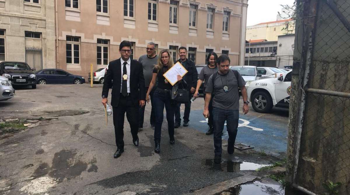 Agentes da Corregedoria em ação para prender denunciados por crimes - Agência O Dia