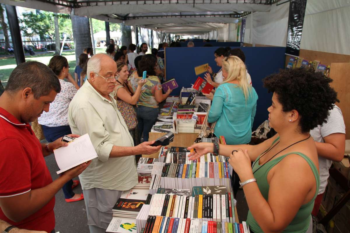 Primavera Literária leva cinema de graça para adultos e crianças