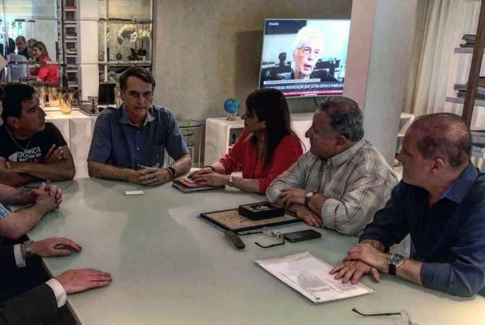 Bolsonaro em reunião com senadores chilenos