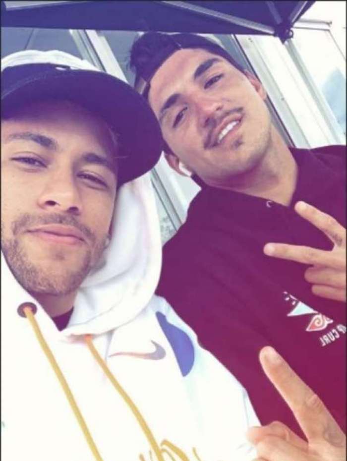 Neymar prestigiou torneio em Portugal e tirou foto com Medina