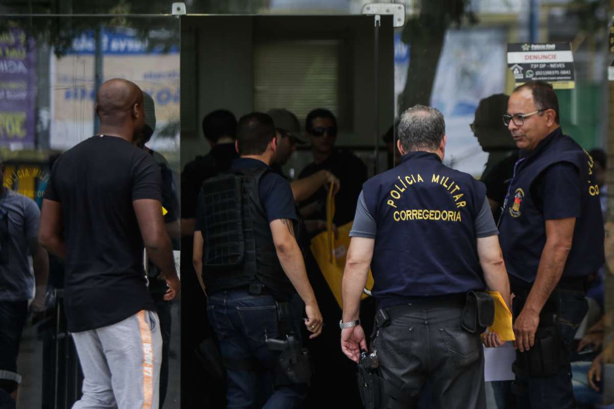 Rio de Janeiro, 18/10/2018 - Operação da Corregedoria da PM contra milicianos na Baixada Fluminense prendeu nesta quinta-feira (18) sete policiais e o dono de 27 depósitos de gás da região. Foto: Luciano Belford/Agencia O Dia