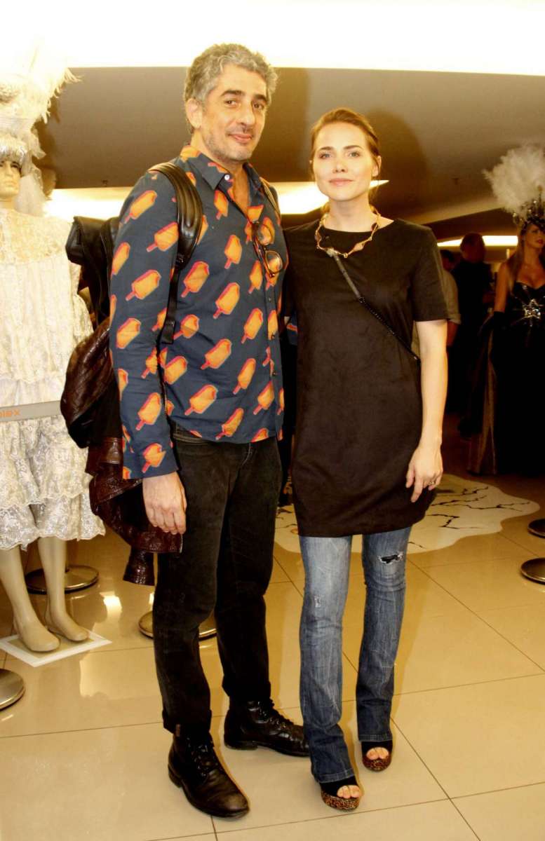 17/10/2018 - AGÊNCIA DE NOTîCIA - PARCEIRO - Eduardo Sterblitch e namorada na pré -estreia do filme Chacrinha, o Velho Guerreiro, no cine Kinoplex, em Botafogo, Zona Sul do Rio, na noite de quarta-feira, 17 - Foto: Onofre Veras/Parceiro/Agência O Dia