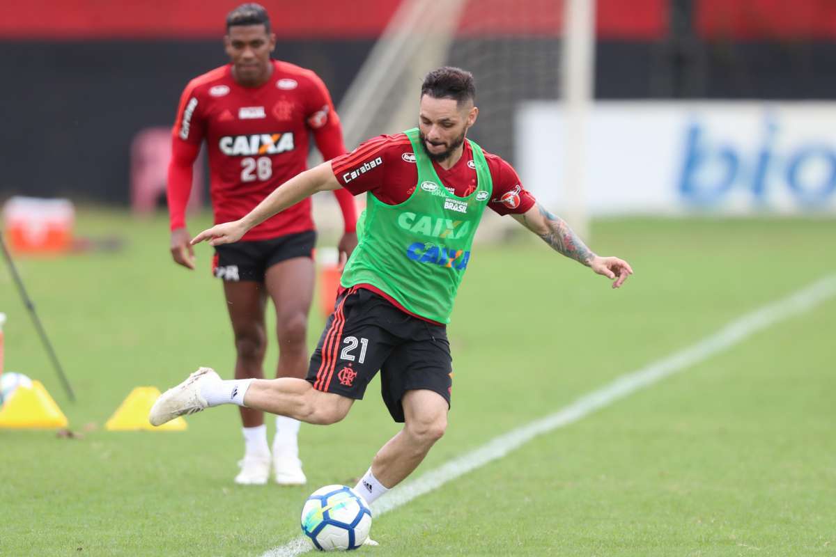 Pará, lateral do Flamengo, treino no Ninho do Urubu