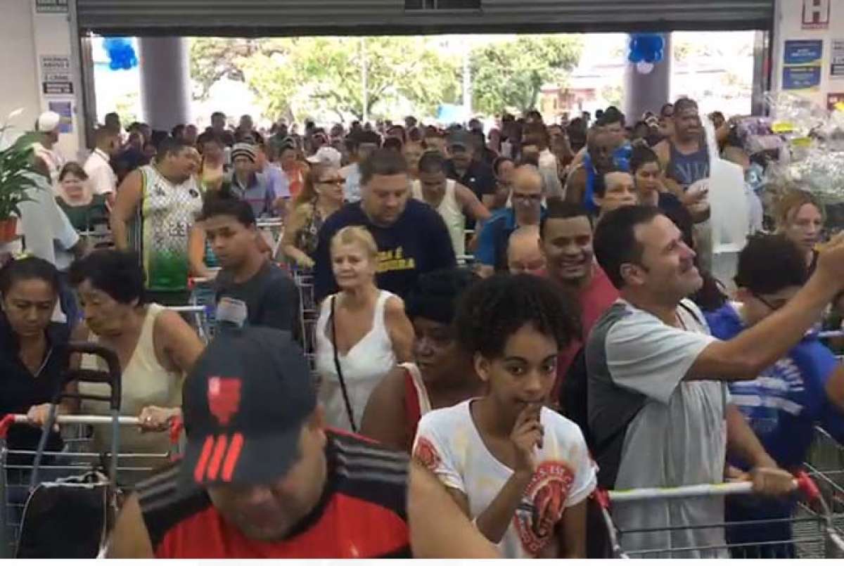 Aniversário Guanabara reúne multidão na unidade de Vila Isabel, na Zona Norte do Rio