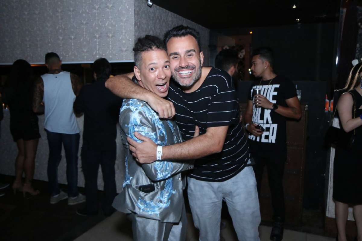 O jornalista Record TV Fábio Ramalho deixou o seu abraço ao aniversariante