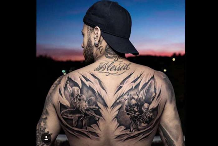 Neymar faz nova tatuagem: Batman e Homem-Aranha