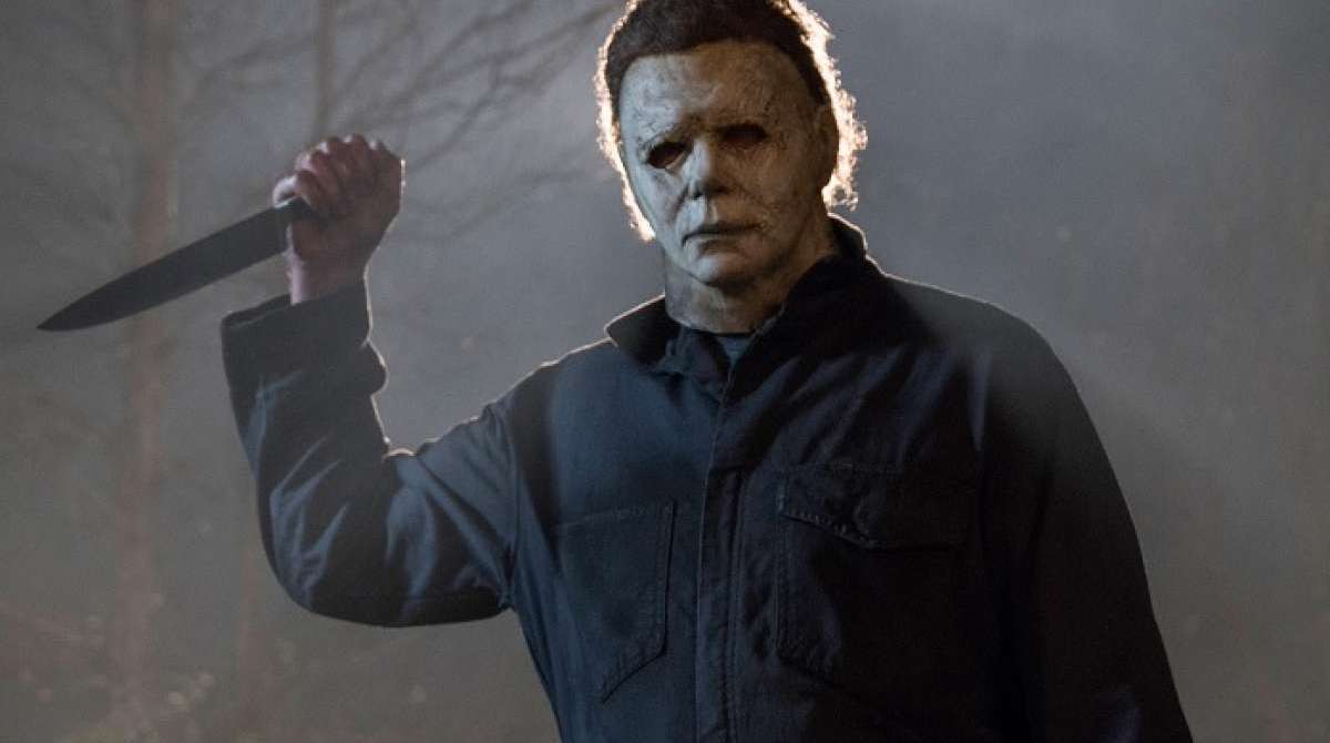 Michael Myers volta a aterrorizar Laurie em 'Halloween'