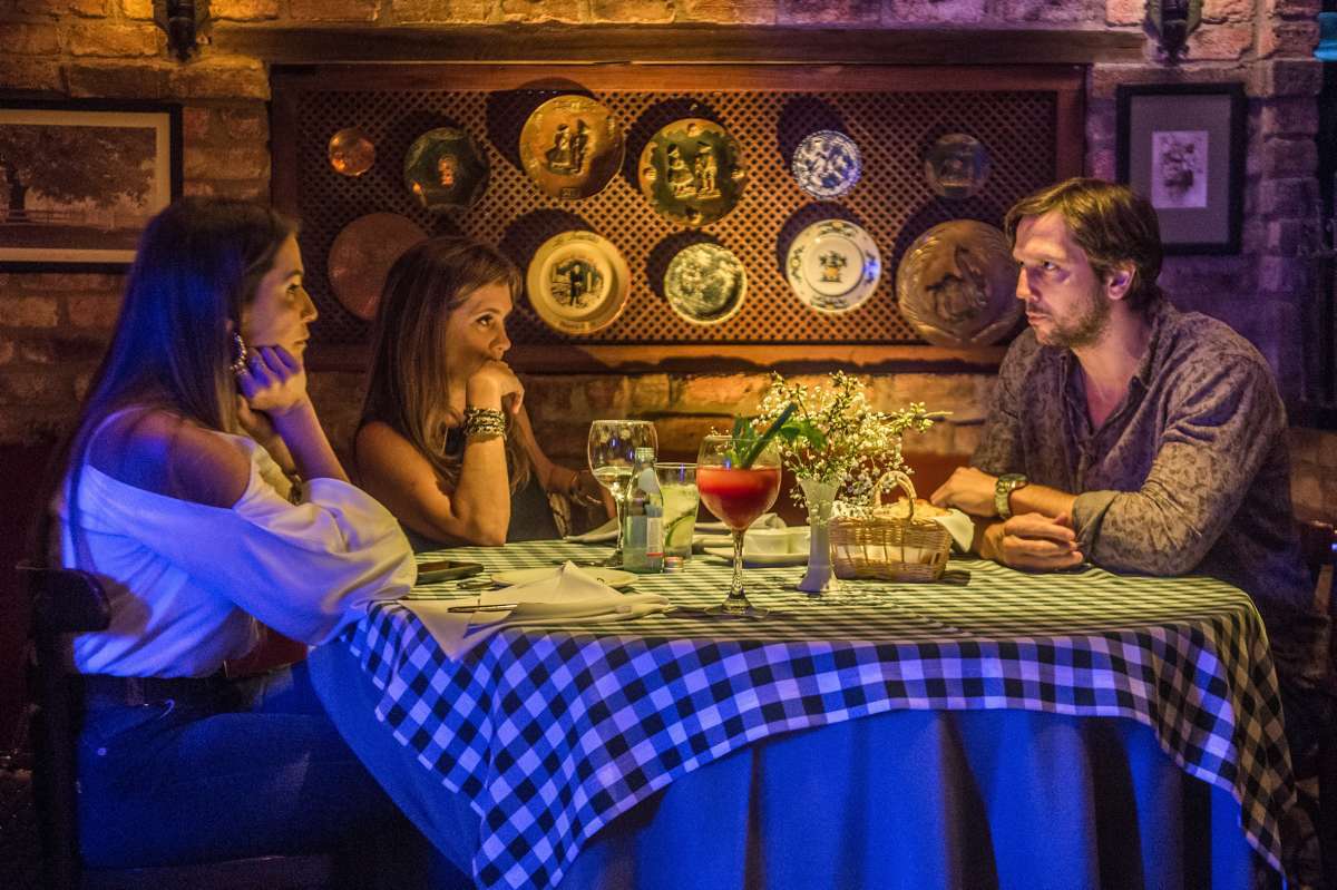 Karola (Deborah Secco), Laureta (Adriana Esteves) e Remy (Vladimir Brichta)