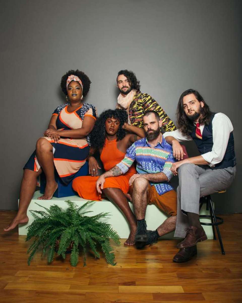 Liniker e os Caramelows